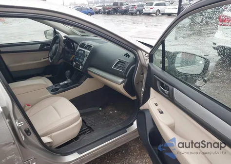 2018 Subaru Outback 2.5I Premium z USA, uszkodzony, nr VIN 4S4BSACC6J3364482